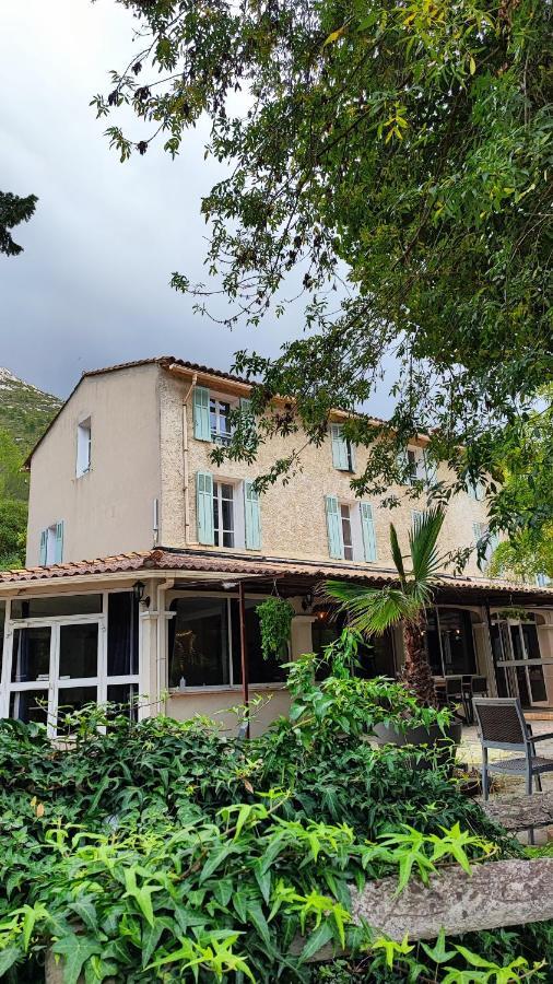 Logis Hotel & Restaurant Du Parc Gémenos Exterior foto